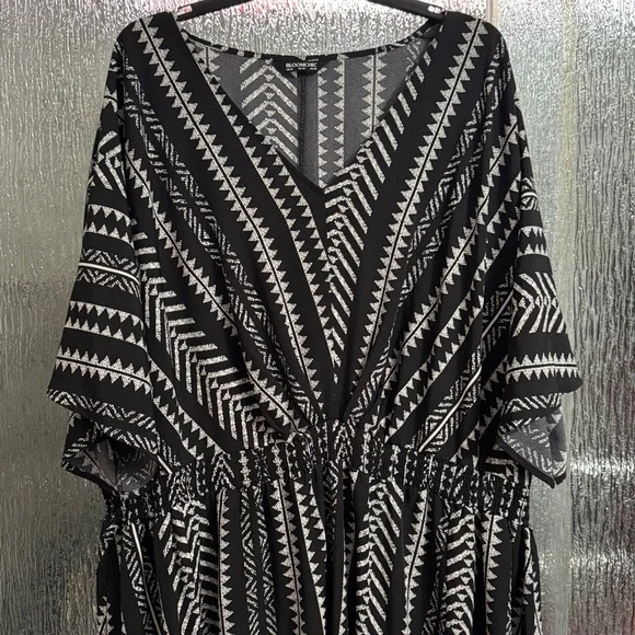 Black & White V-Neck Midi Dress with Elastic Waist - Picture 2 of 5